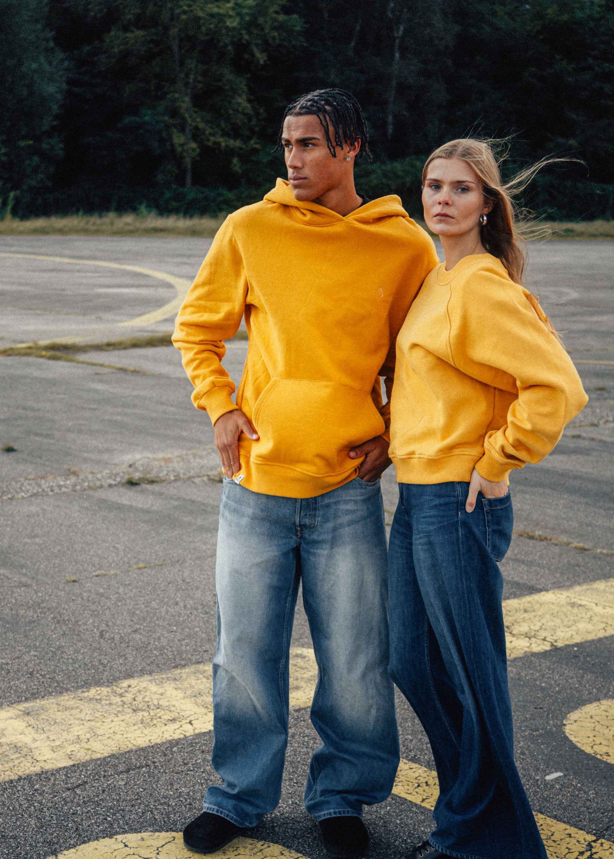 Unser Model CJ ist <strong>187 cm</strong> groß und trägt <strong>Größe L</strong>.#