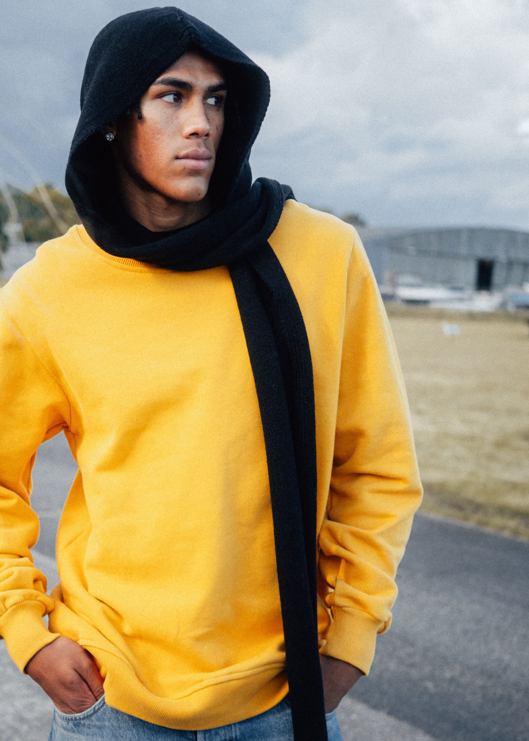 Unser Model CJ ist <strong>187 cm</strong> groß und trägt <strong>Größe L</strong>.#