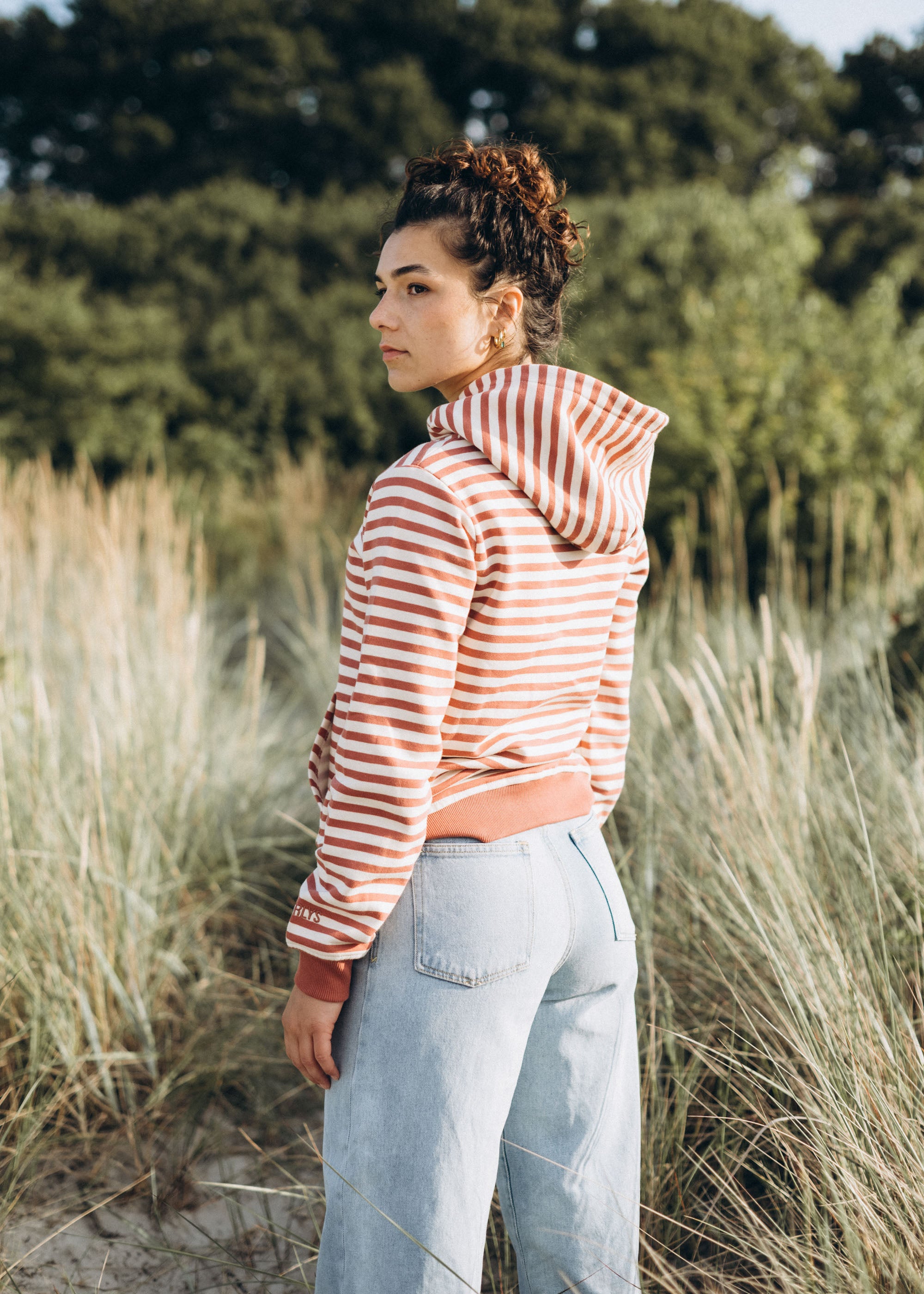 Unser Model Acelya ist <strong>173 cm</strong> groß und trägt <strong>Größe S</strong>.#