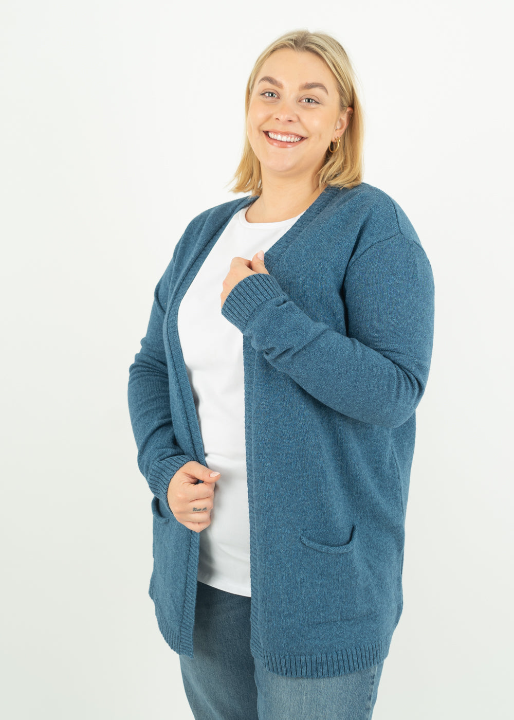 Unser Model Anna ist <strong>176 cm</strong> groß und trägt <strong>Größe 2XL</strong>.#