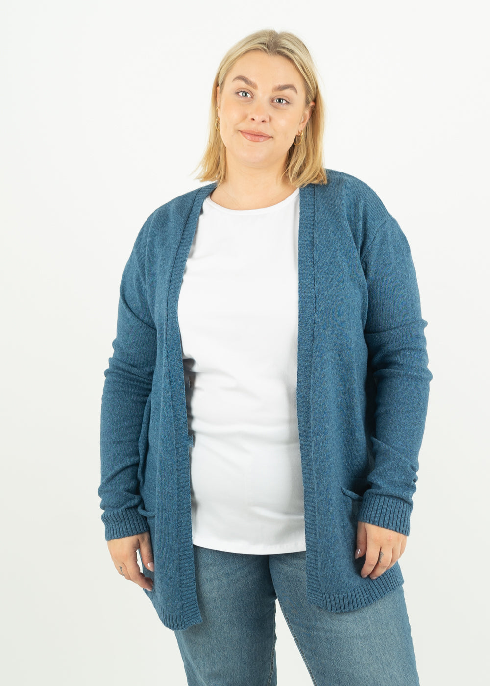 Unser Model Anna ist <strong>176 cm</strong> groß und trägt <strong>Größe 2XL</strong>.#