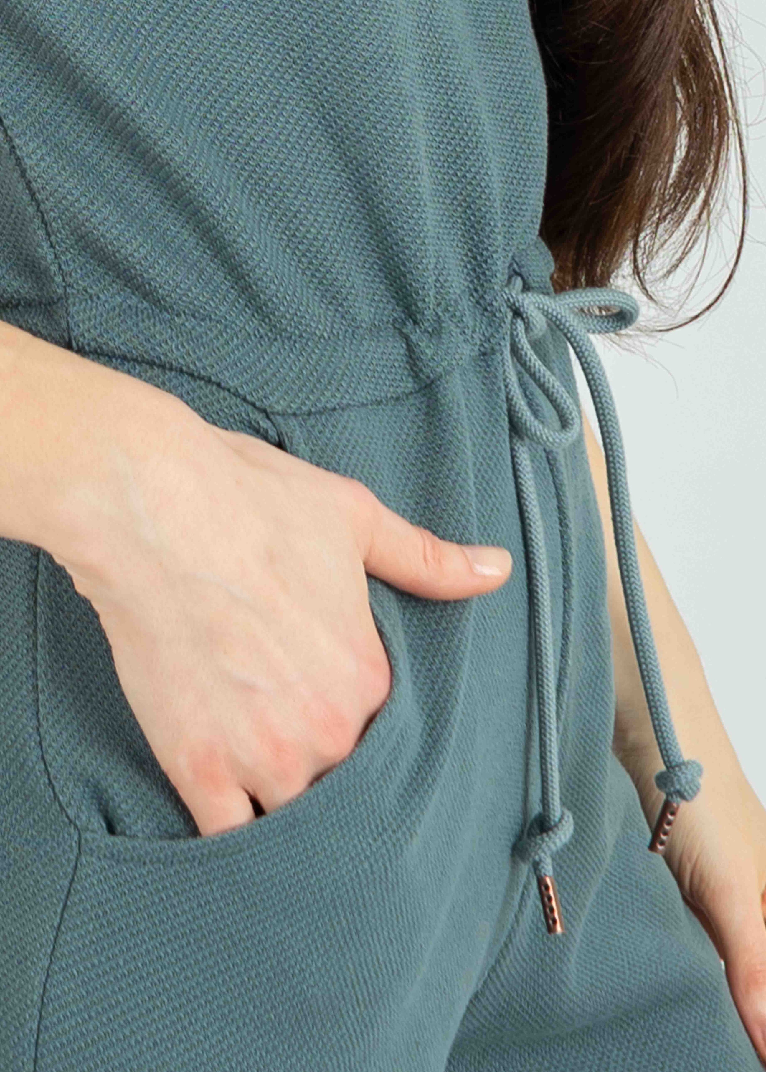 Unser Model Silke ist <strong>182 cm</strong> groß und trägt <strong>Größe M</strong>.#