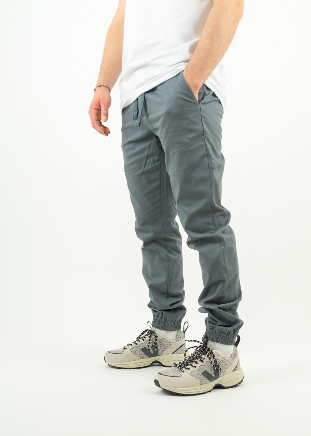 Unser Model Henry ist <strong>178 cm</strong> groß und trägt <strong>Größe S</strong>.#