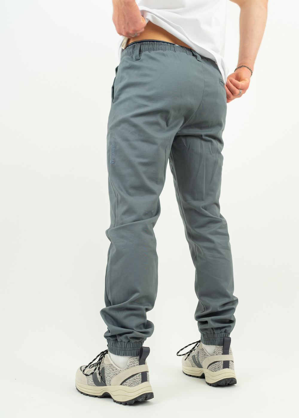 Unser Model Henry ist <strong>178 cm</strong> groß und trägt <strong>Größe S</strong>.#