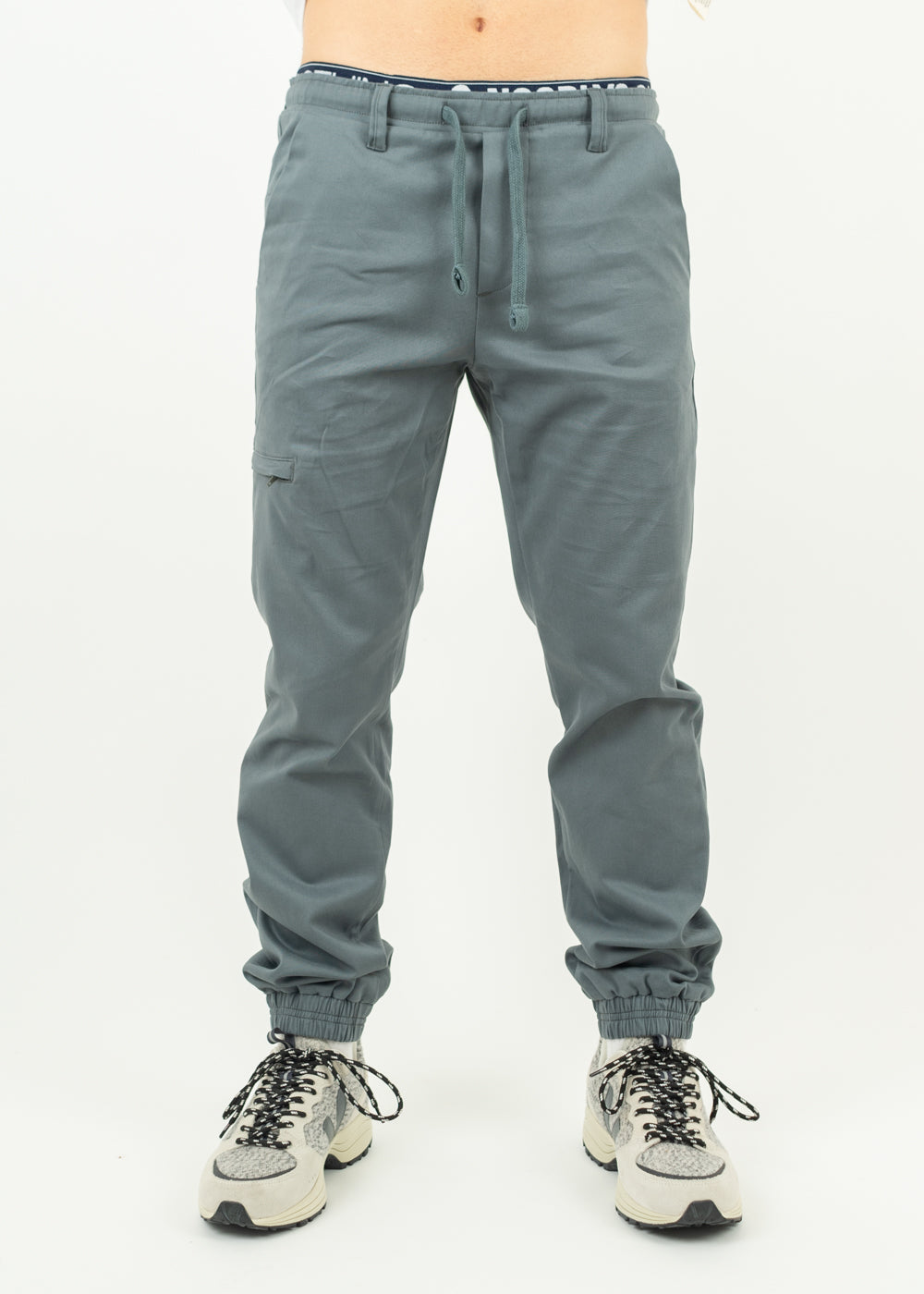 Unser Model Henry ist <strong>178 cm</strong> groß und trägt <strong>Größe S</strong>.#