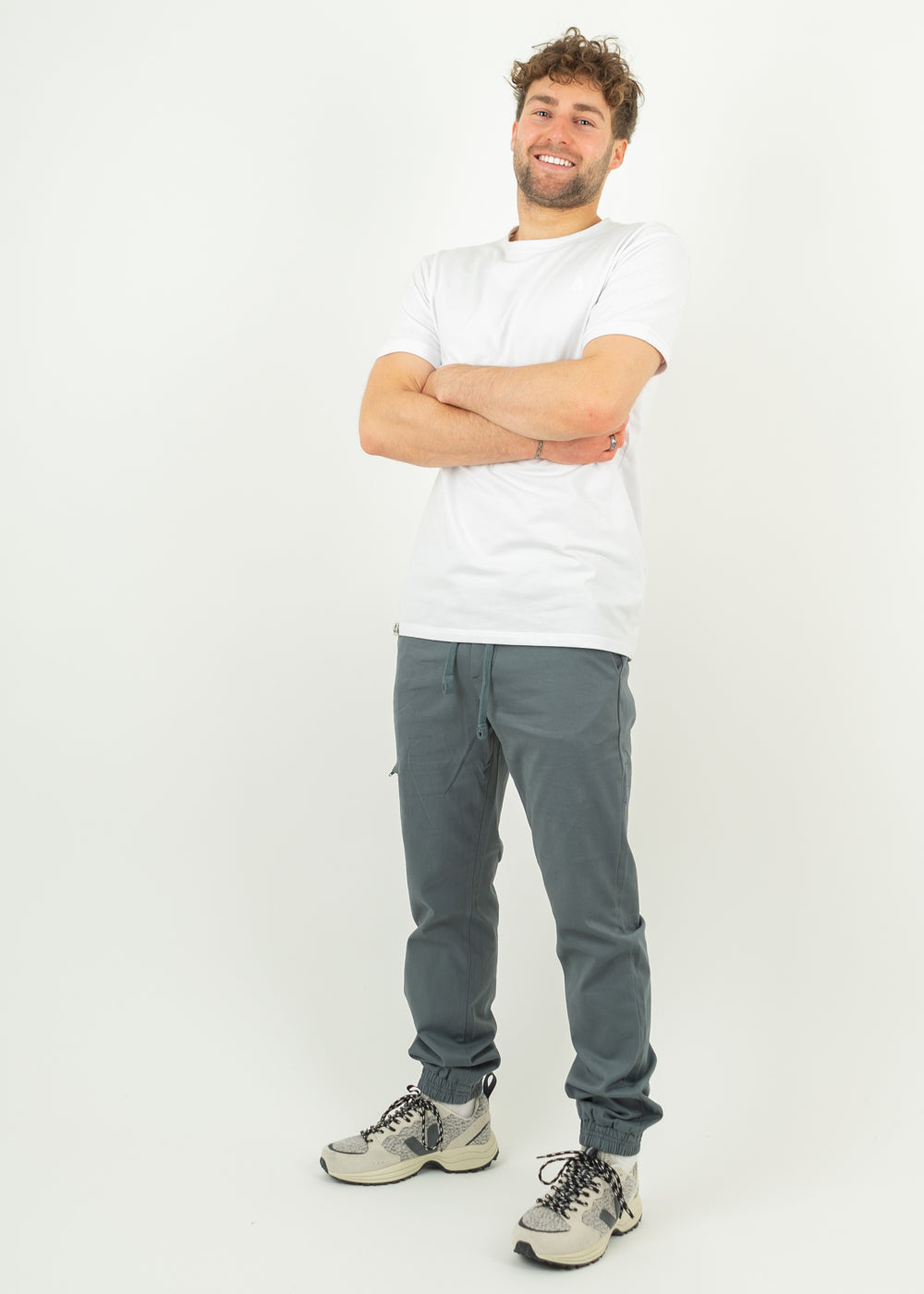 Unser Model Henry ist <strong>178 cm</strong> groß und trägt <strong>Größe S</strong>.#