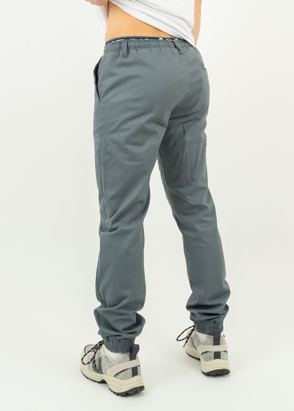 Unser Model Henry ist <strong>178 cm</strong> groß und trägt <strong>Größe S</strong>.#