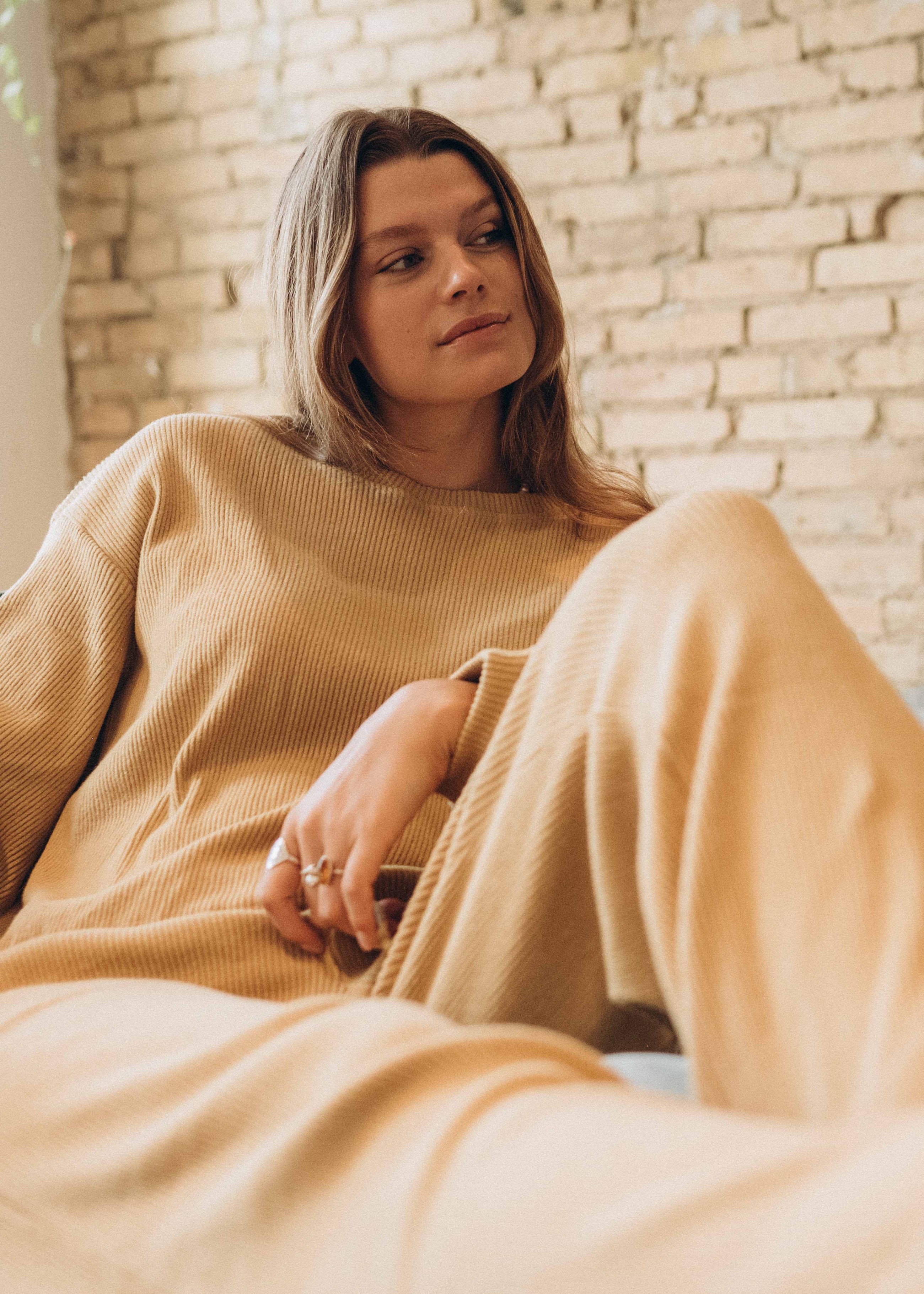 Unser Model Lotti ist <strong>184 cm</strong> groß und trägt <strong>Größe M</strong>.#