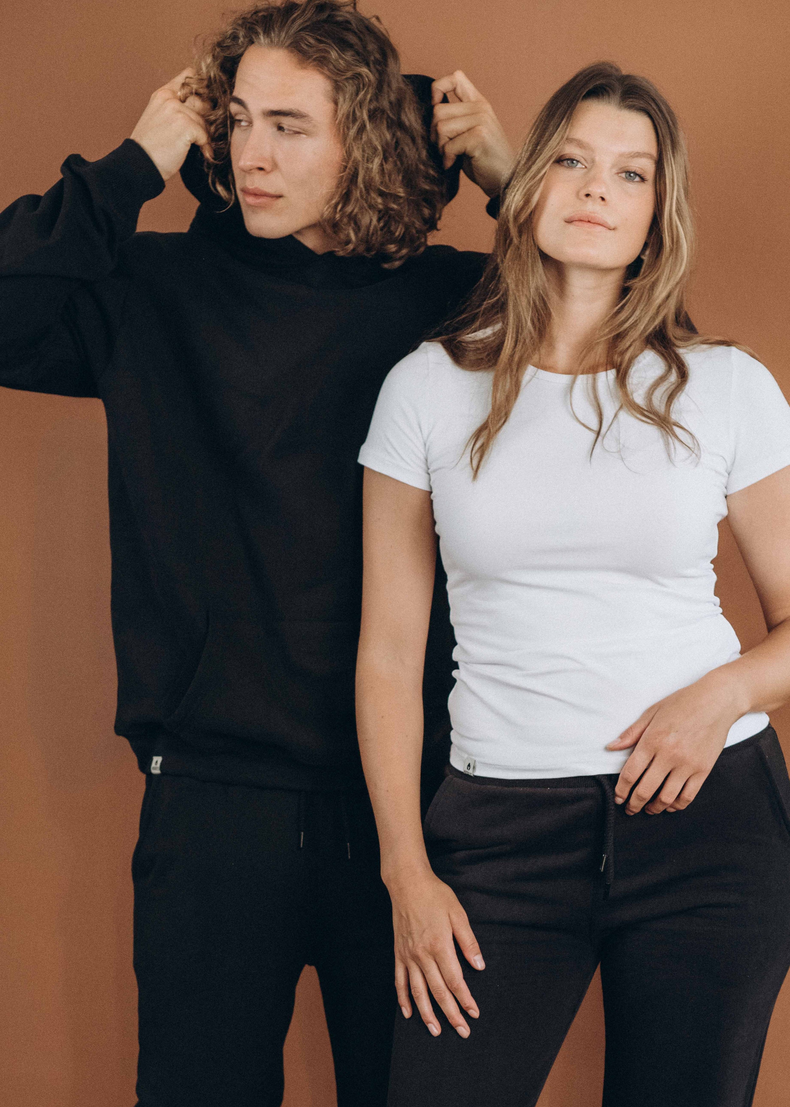 Unser Model Lotti ist <strong>184 cm</strong> groß und trägt <strong>Größe L</strong>.#
