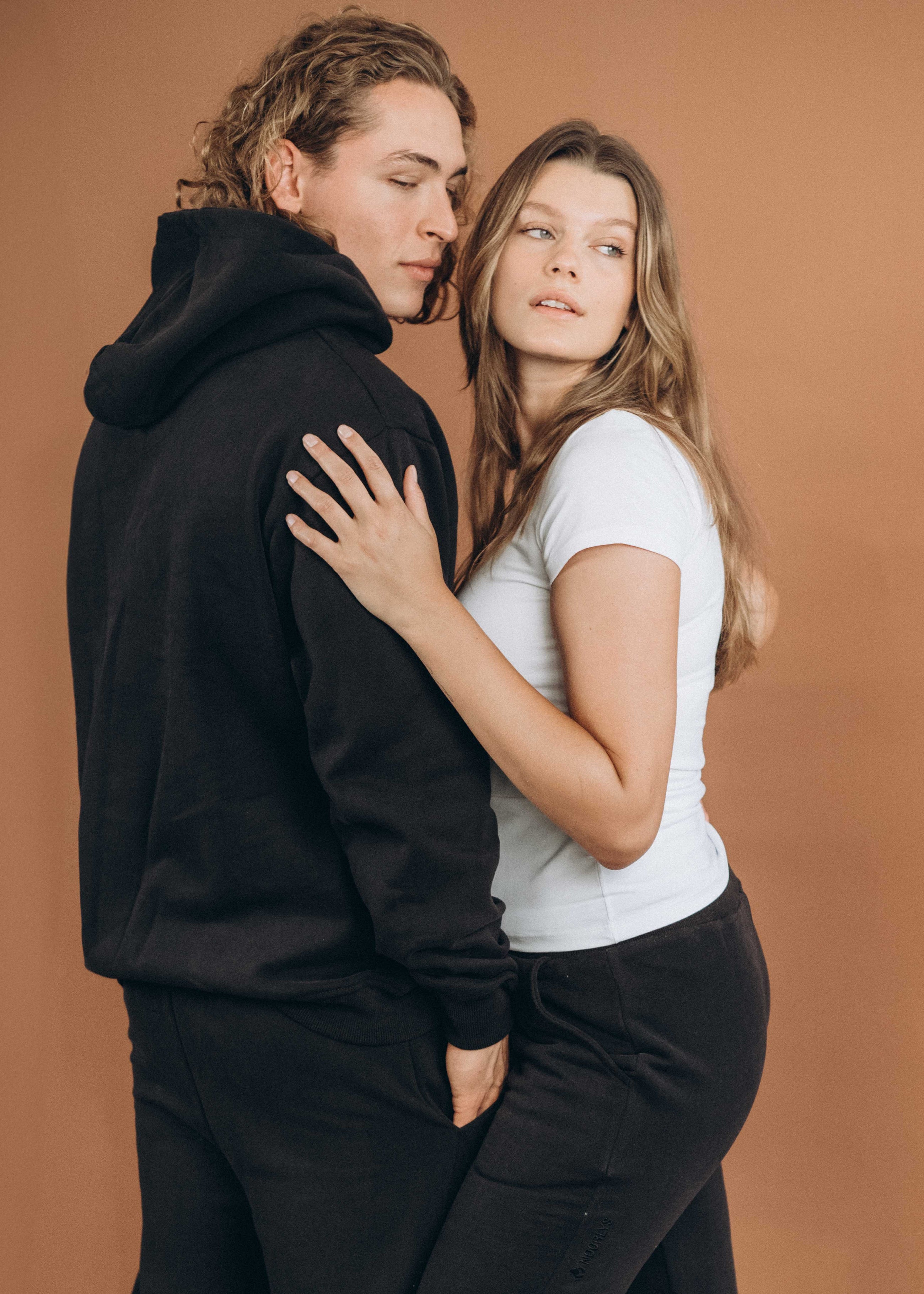 Unser Model Lotti ist <strong>184 cm</strong> groß und trägt <strong>Größe L</strong>.#