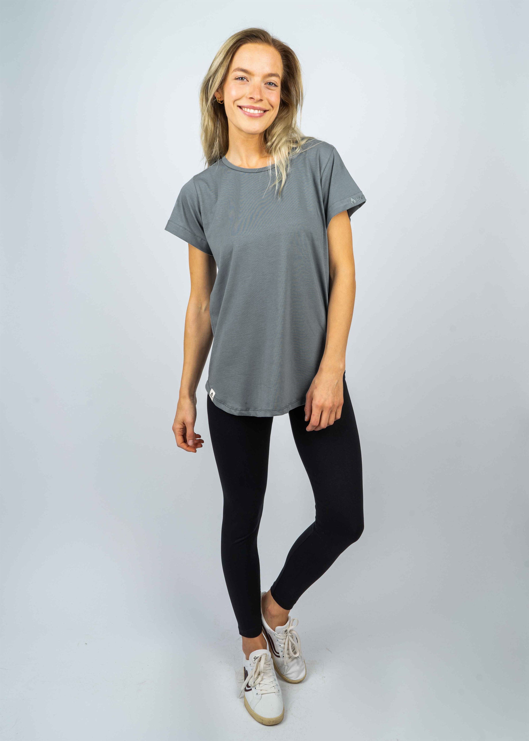 Unser Model Amelie ist <strong>176 cm</strong> groß und trägt <strong>Größe S</strong>.#