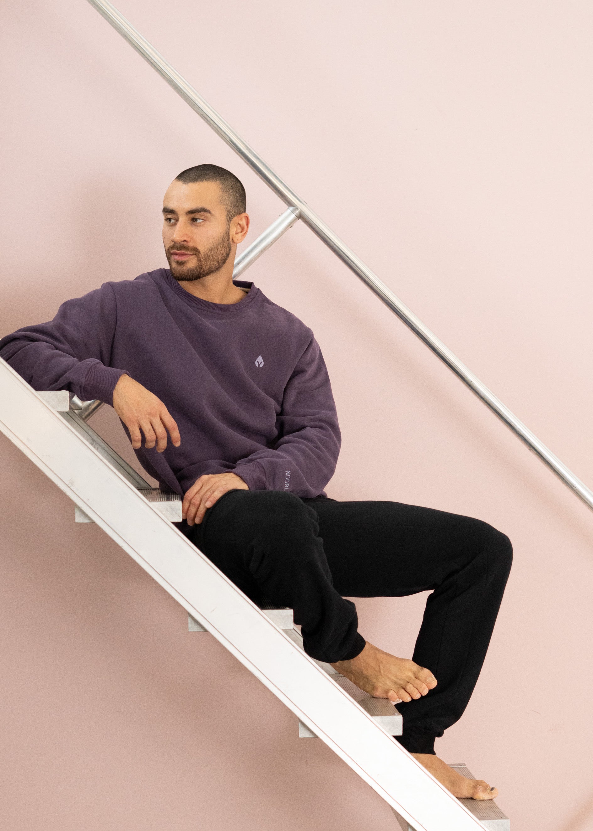 Unser Model Hugo ist <strong>184 cm</strong> groß und trägt <strong>Größe L</strong>.#