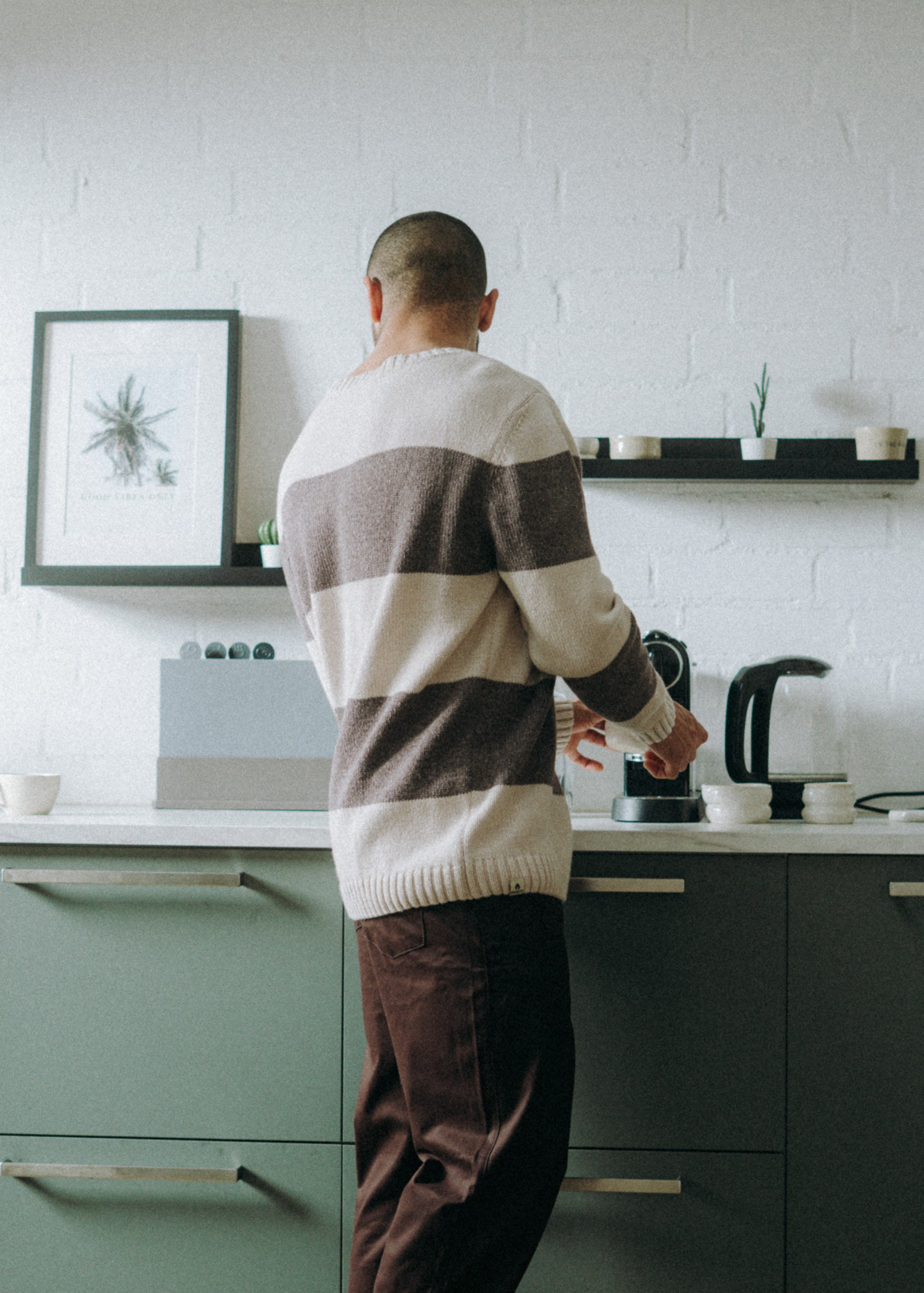 Unser Model Hugo ist <strong>184 cm</strong> groß und trägt <strong>Größe L</strong>.#