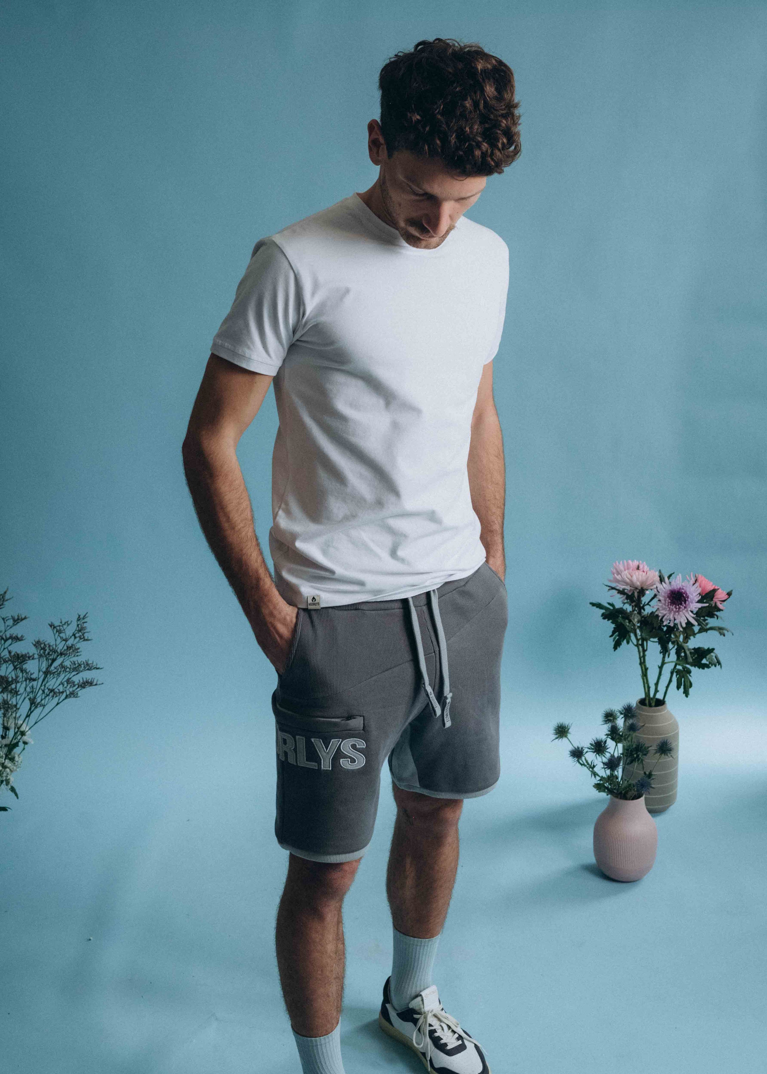 Unser Model Anton ist <strong>193 cm</strong> groß und trägt <strong>Größe L</strong>.#