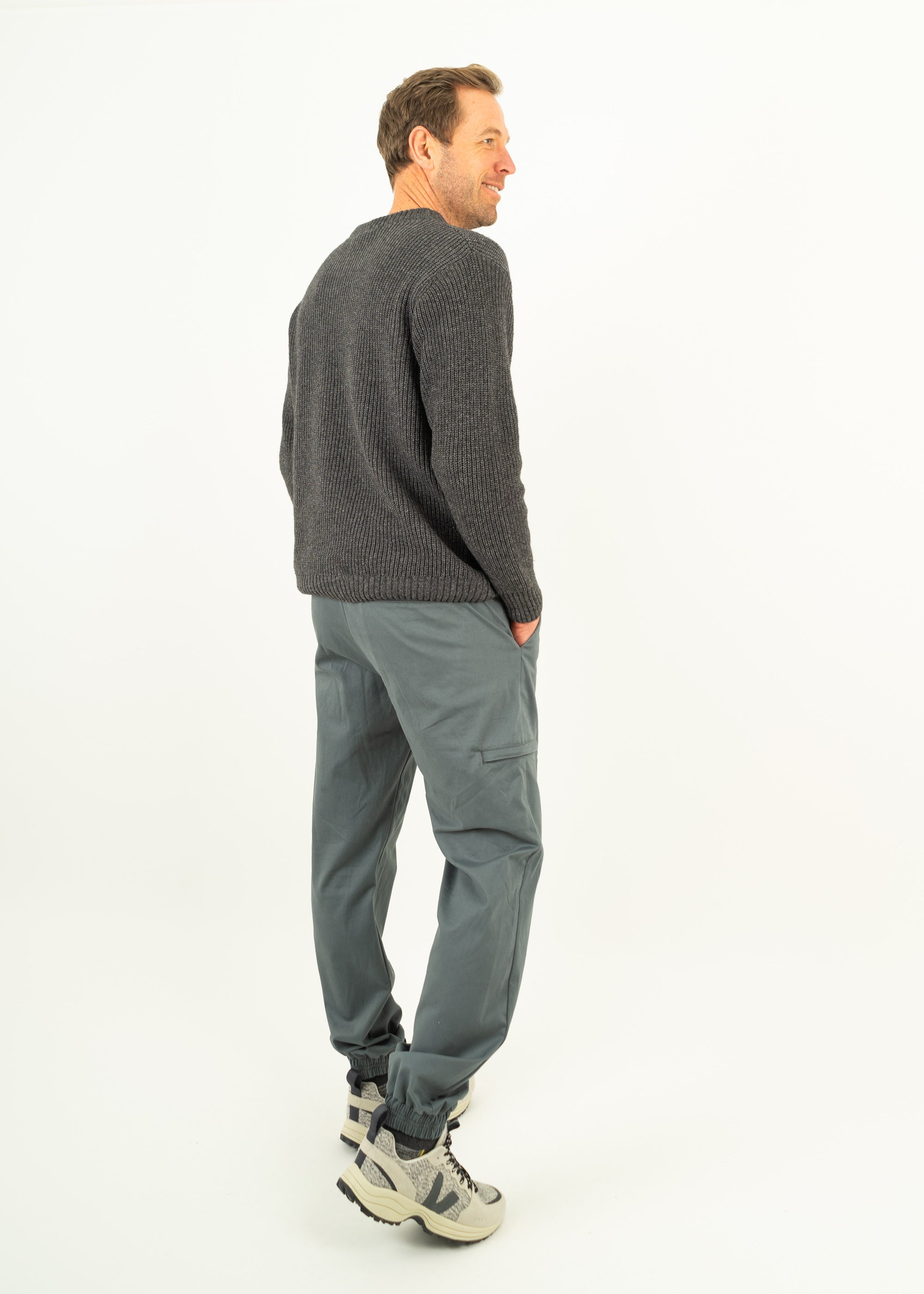 Unser Model Matthias ist <strong>187 cm</strong> groß und trägt <strong>Größe L</strong>.#