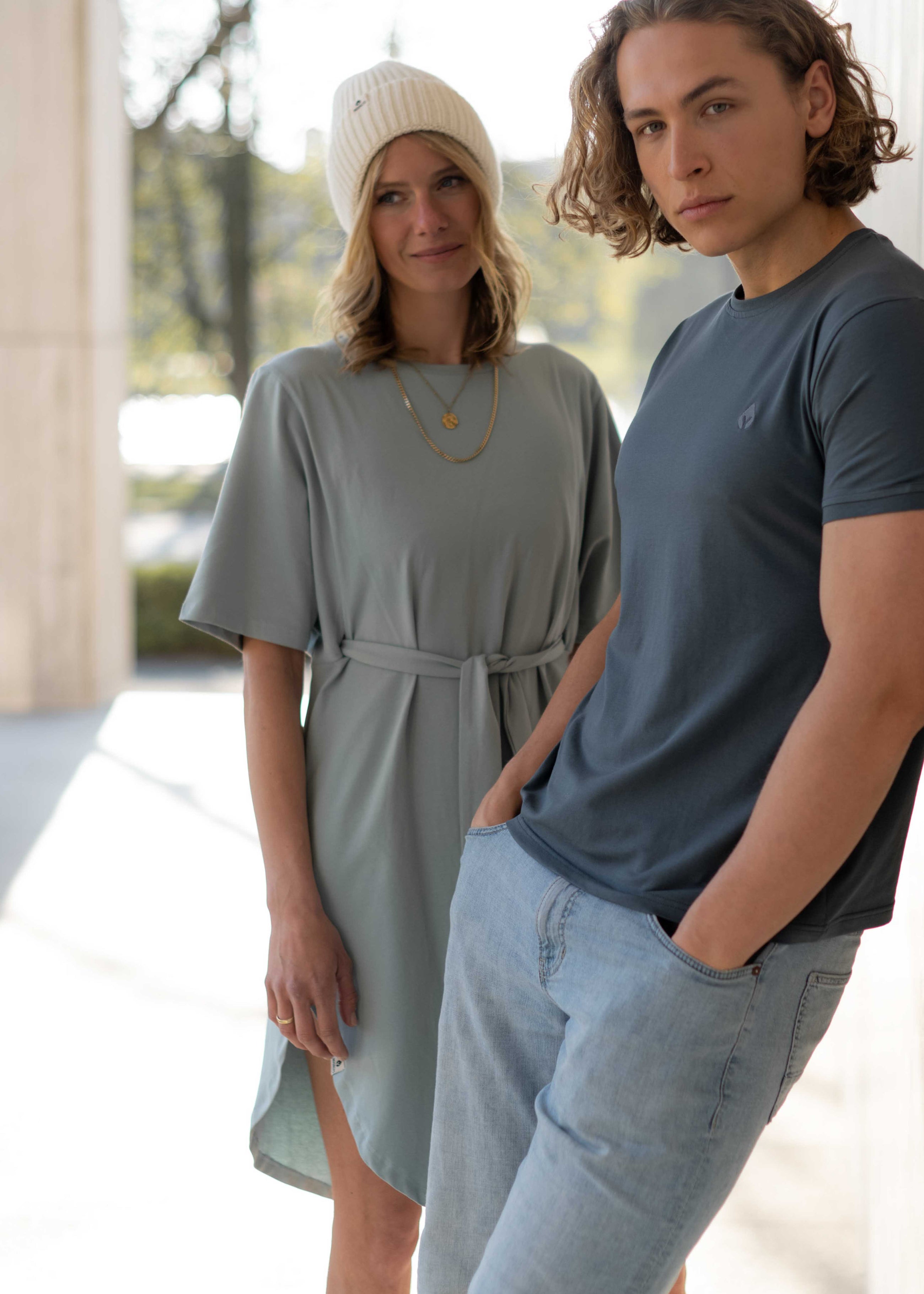 Unser Model Leander ist <strong>190 cm</strong> groß und trägt <strong>Größe L</strong>.#