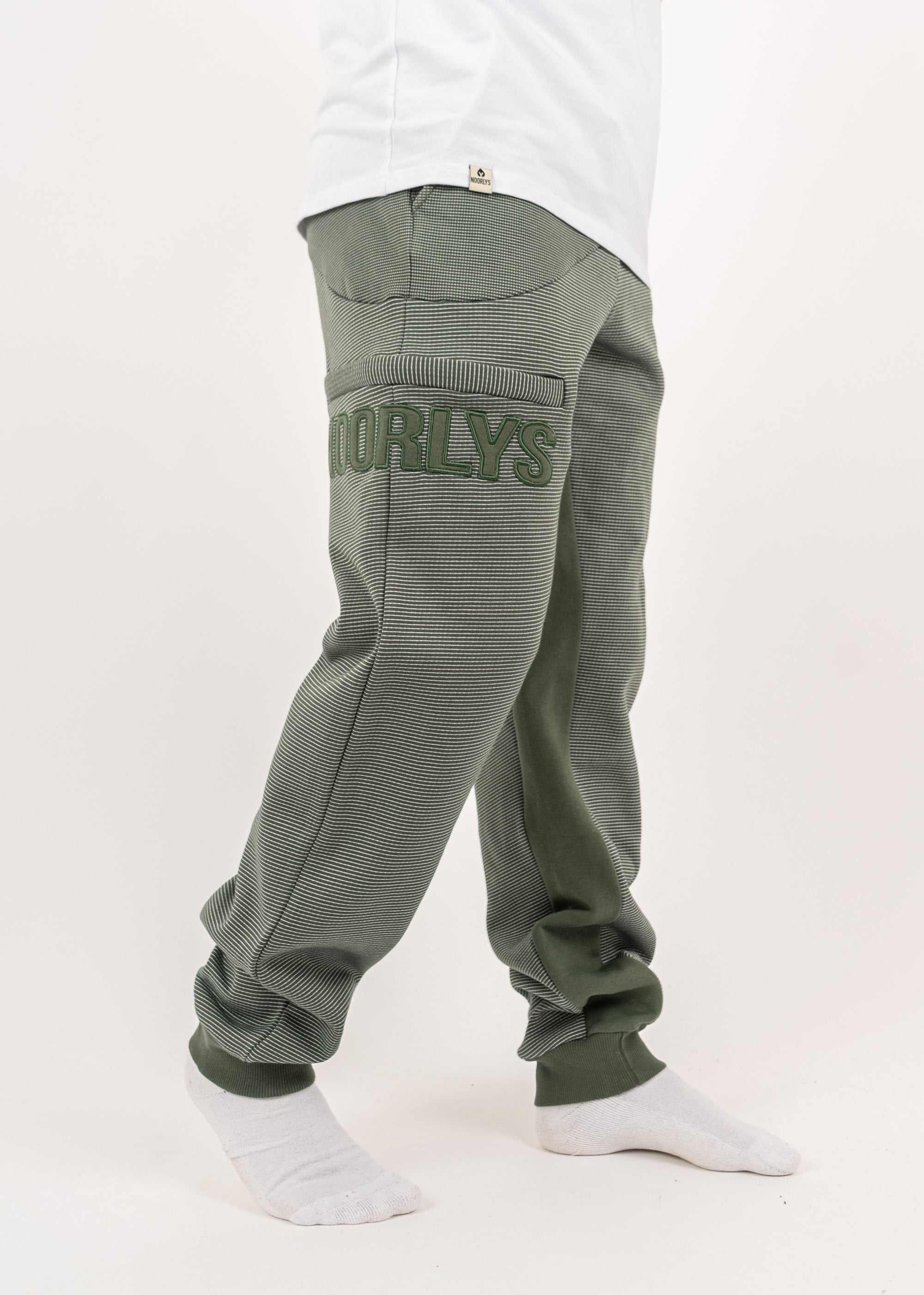 Unser Model Henry ist <strong>178 cm</strong> groß und trägt <strong>Größe L</strong>.#