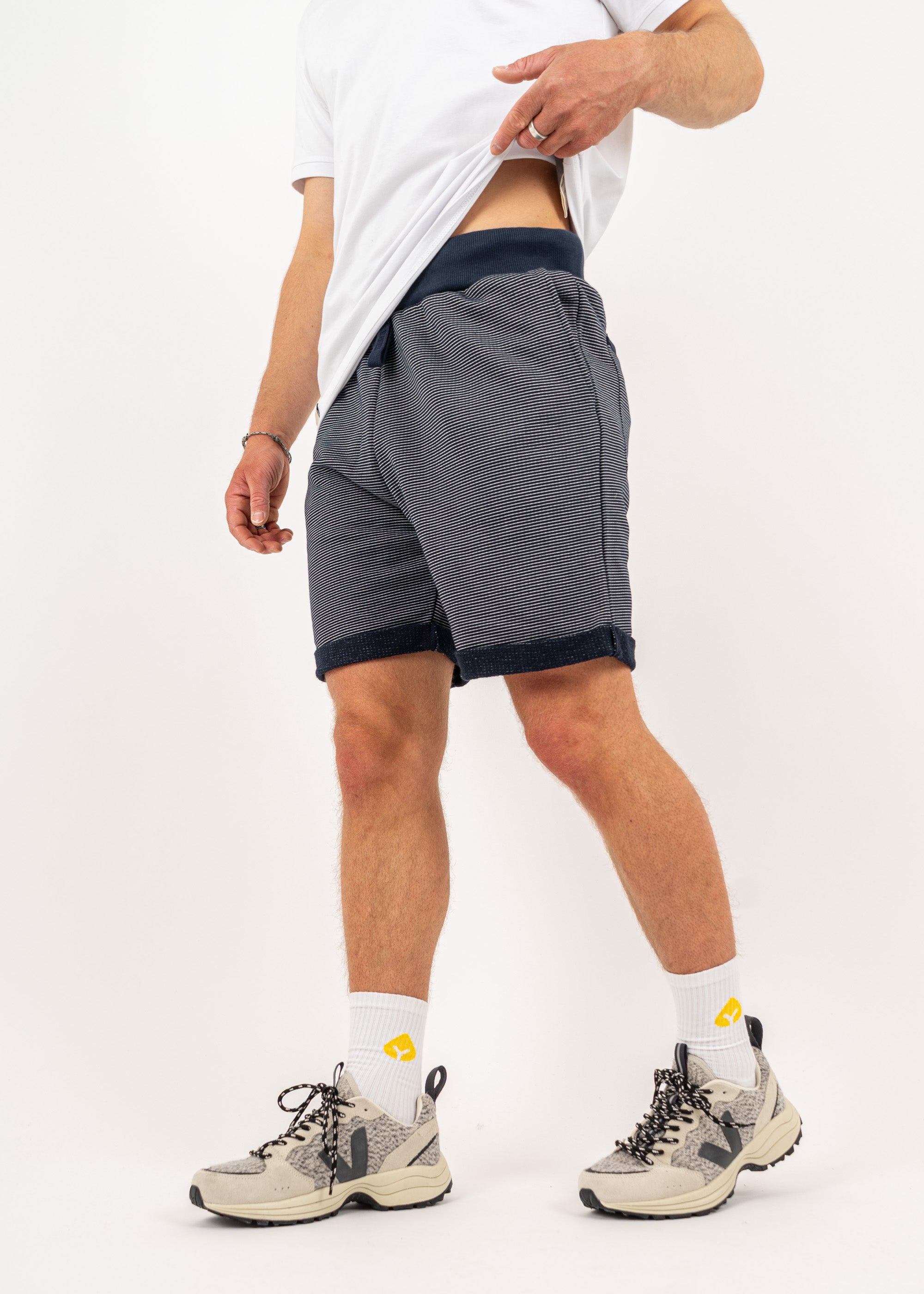 Unser Model Henry ist <strong>178 cm</strong> groß und trägt <strong>Größe L</strong>.#