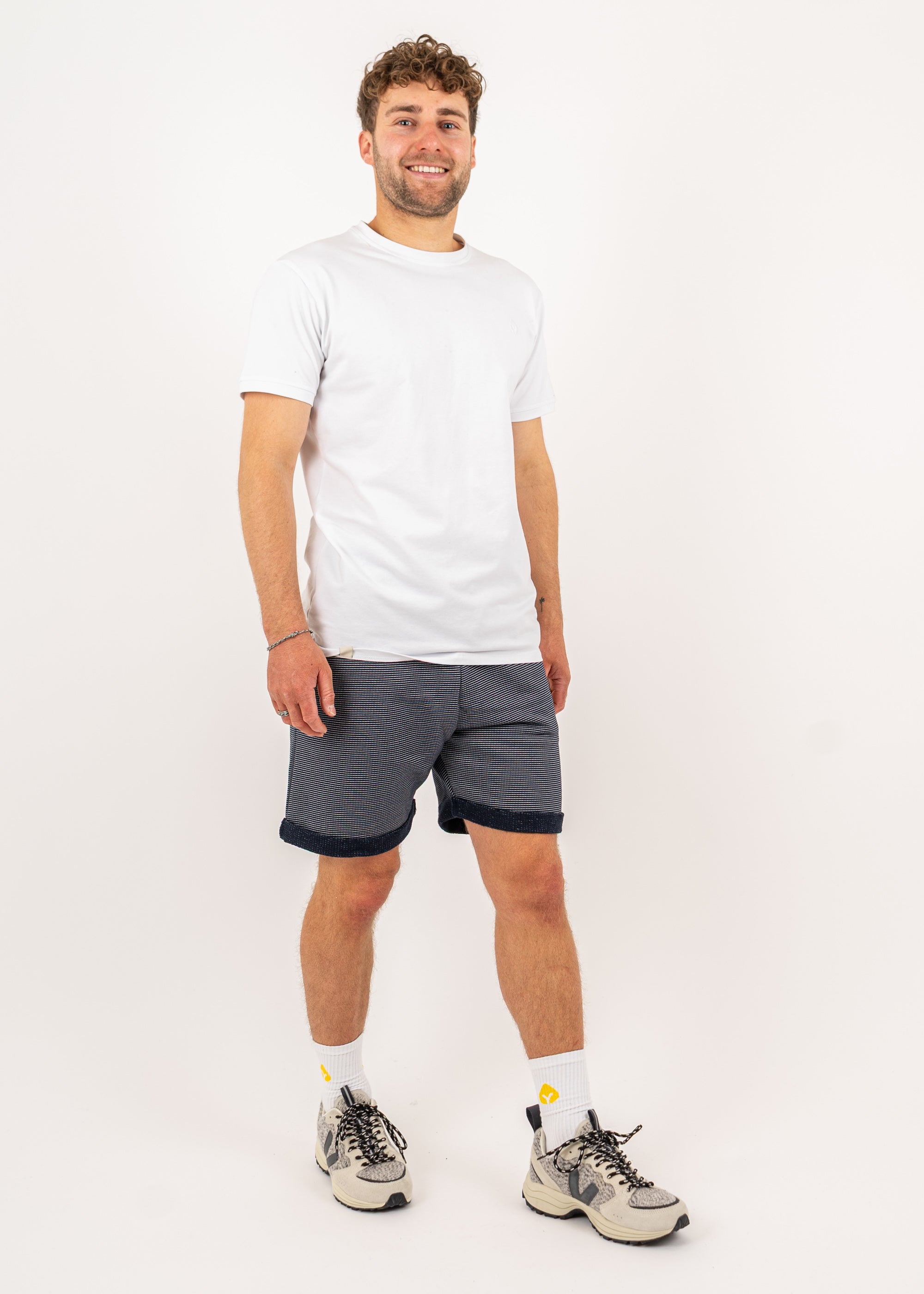 Unser Model Henry ist <strong>178 cm</strong> groß und trägt <strong>Größe L</strong>.#