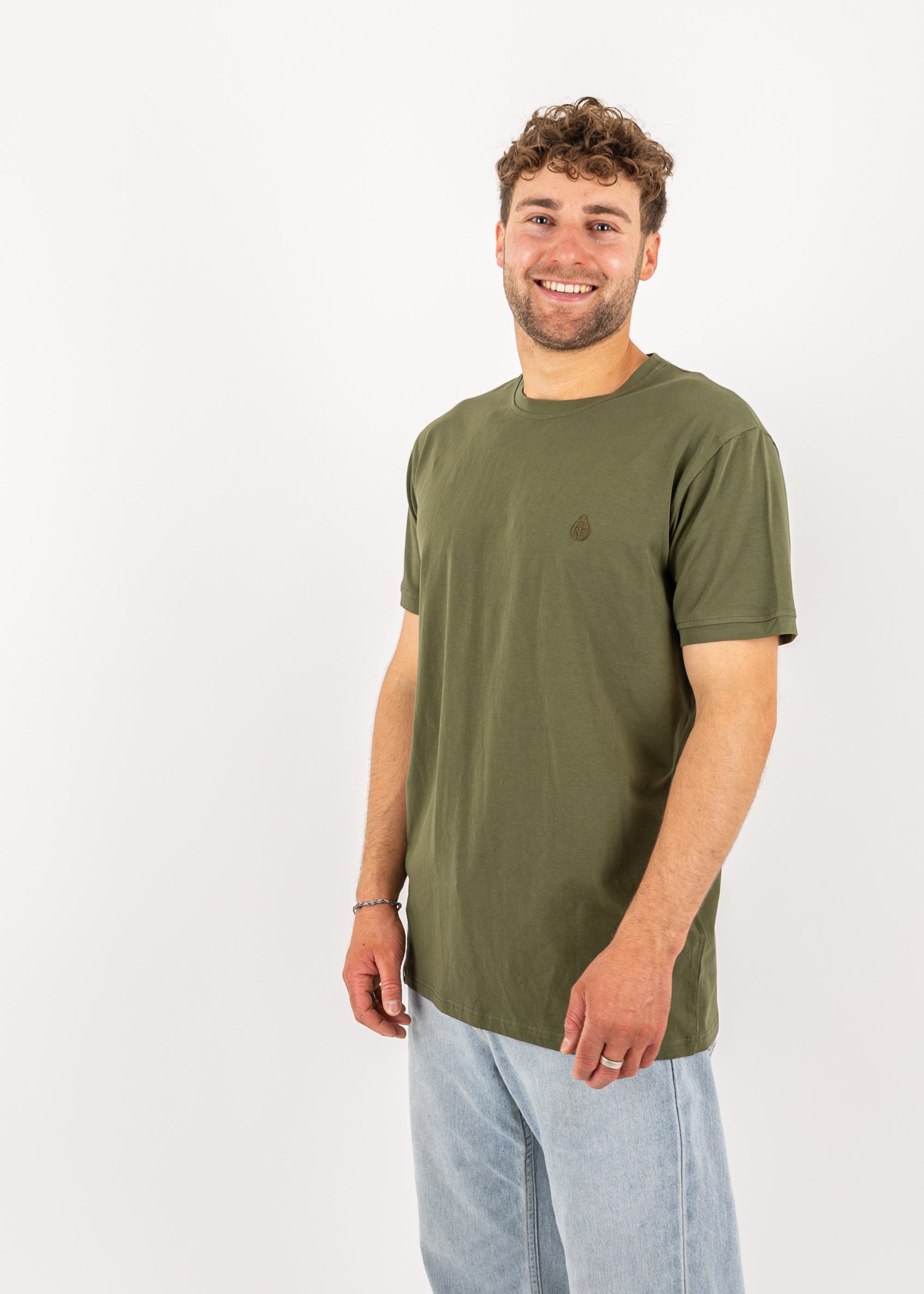 Unser Model Henry ist <strong>178 cm</strong> groß und trägt <strong>Größe L</strong>.#