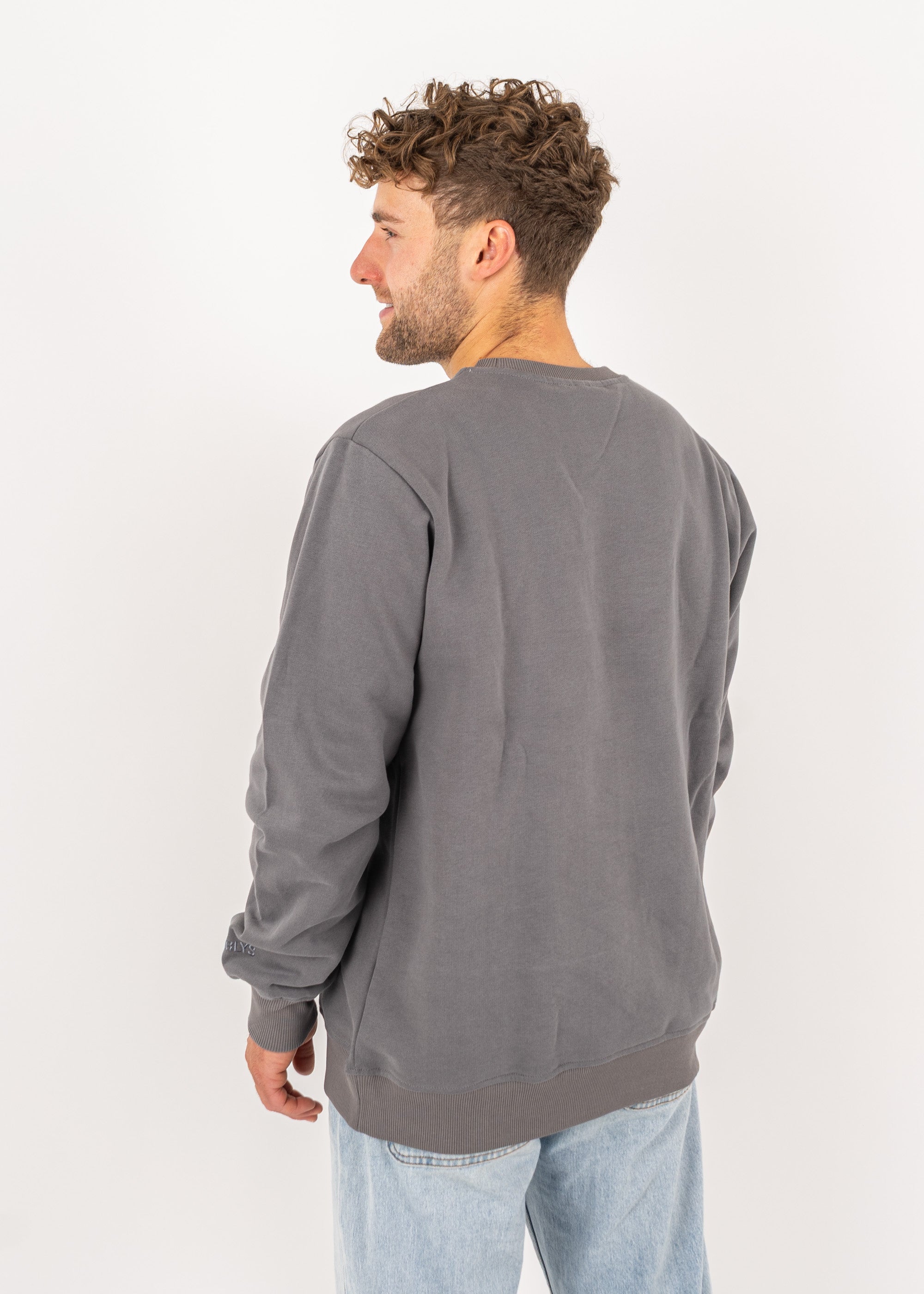 Unser Model Henry ist <strong>178 cm</strong> groß und trägt <strong>Größe L</strong>.#