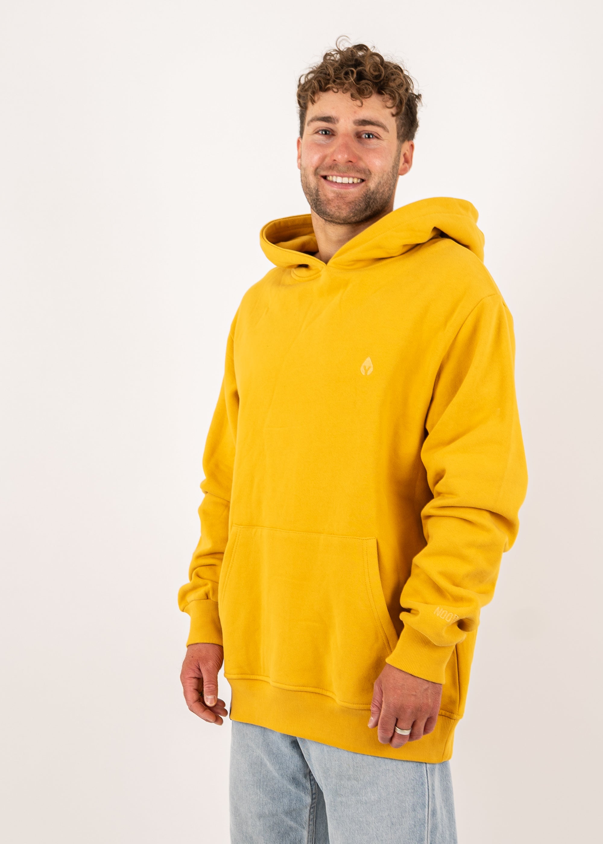 Unser Model Henry ist <strong>178 cm</strong> groß und trägt <strong>Größe L</strong>.#