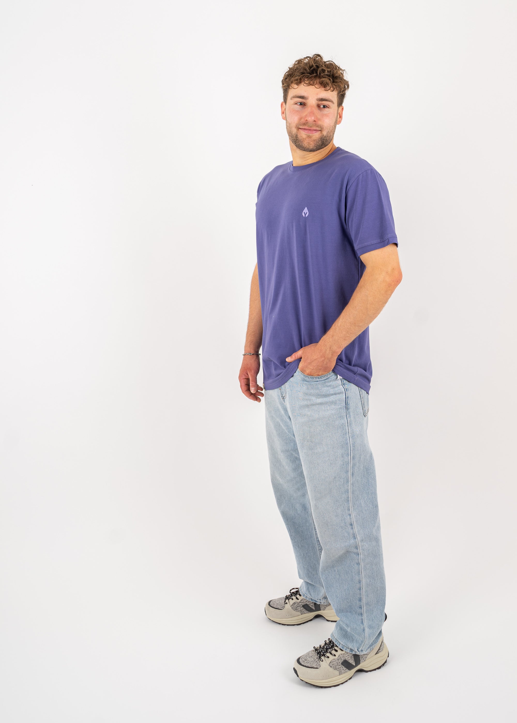 Unser Model Henry ist <strong>178 cm</strong> groß und trägt <strong>Größe L</strong>.#