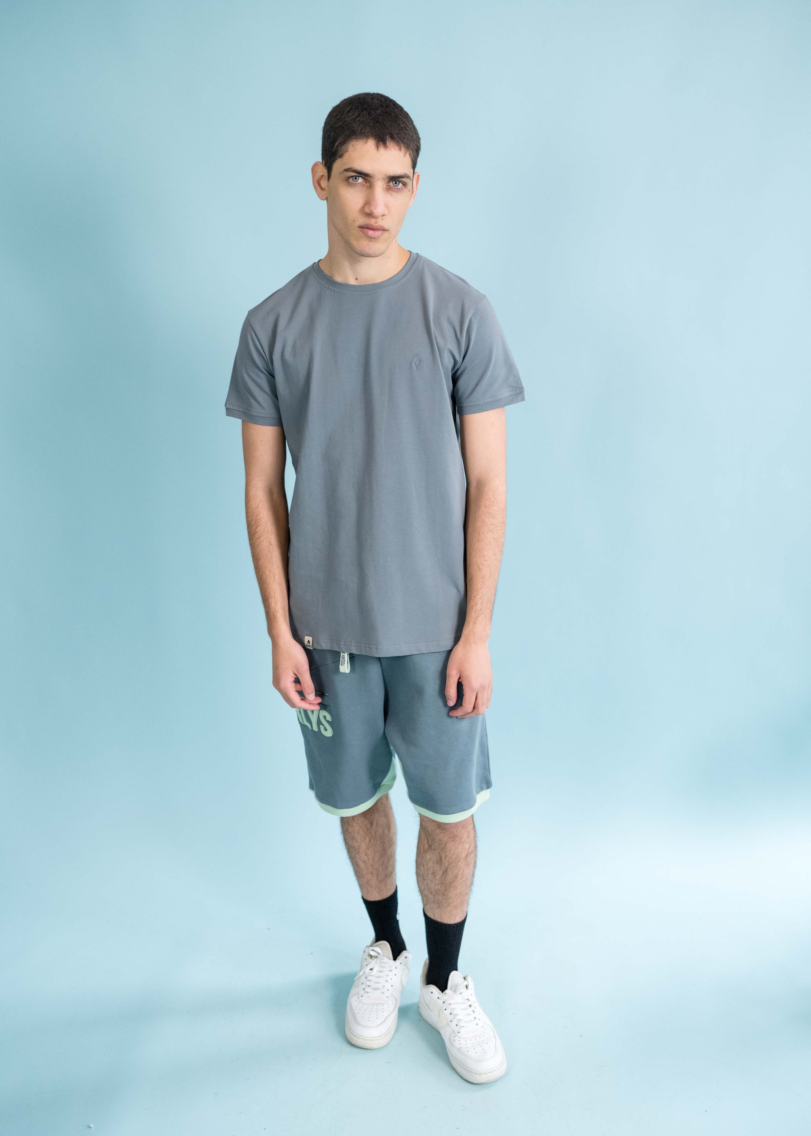 Unser Model Alisson ist <strong>184 cm</strong> groß und trägt <strong>Größe L</strong>.#