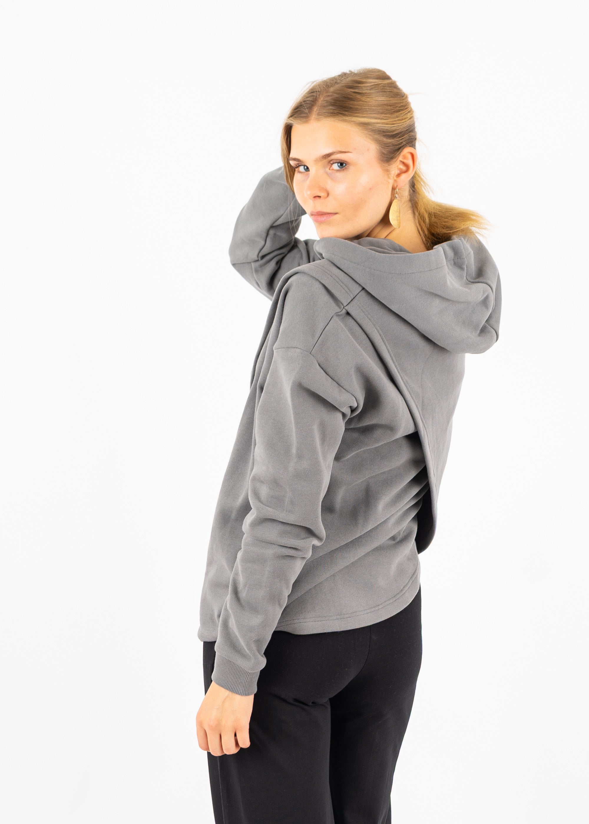 Unser Model Maike ist <strong>176 cm</strong> groß und trägt <strong>Größe S</strong>.#
