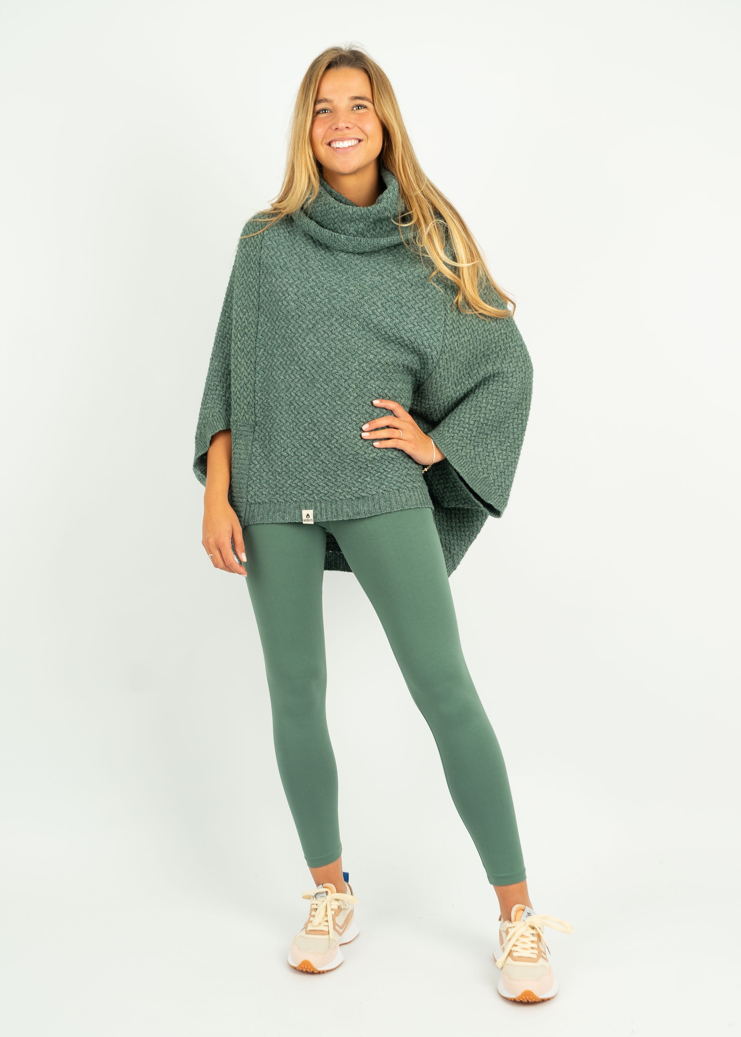 Bündel Poncho MUUS DarkForest & Leggings GEEV