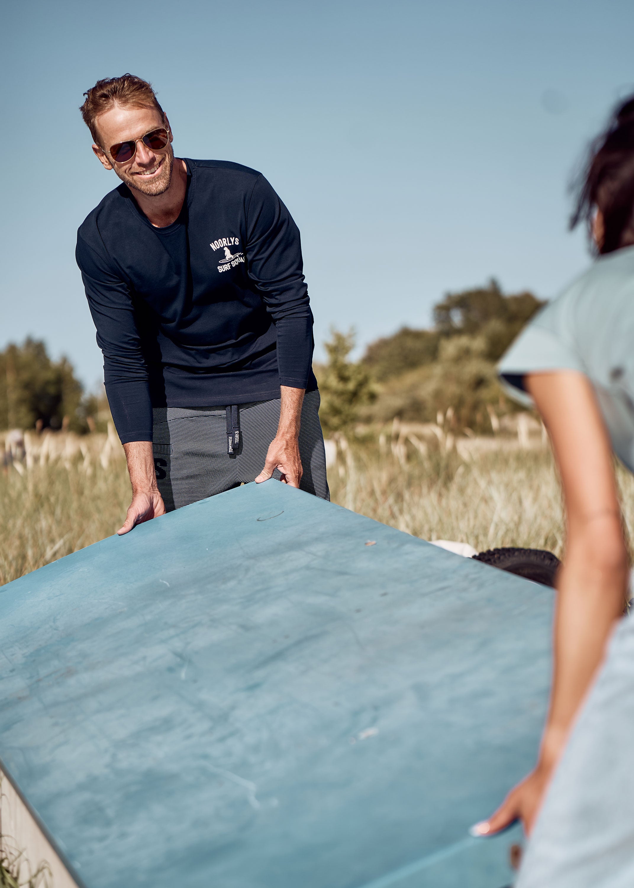 Unser Model Mathias ist <strong>187 cm</strong> groß und trägt <strong>Größe L</strong>.#