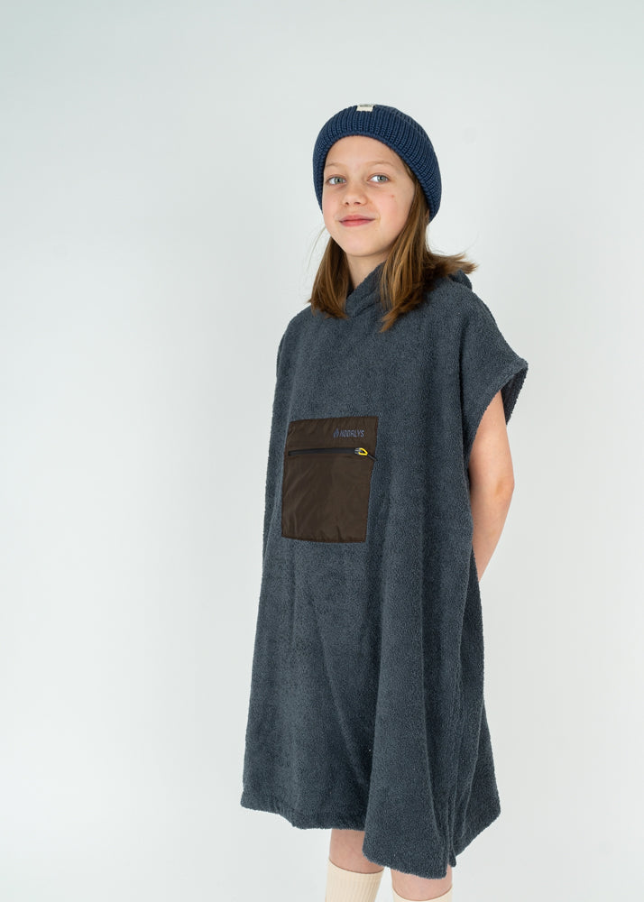 Unser Model Lulu ist <strong>136 cm</strong> groß und trägt <strong>Größe 134-140</strong>.#