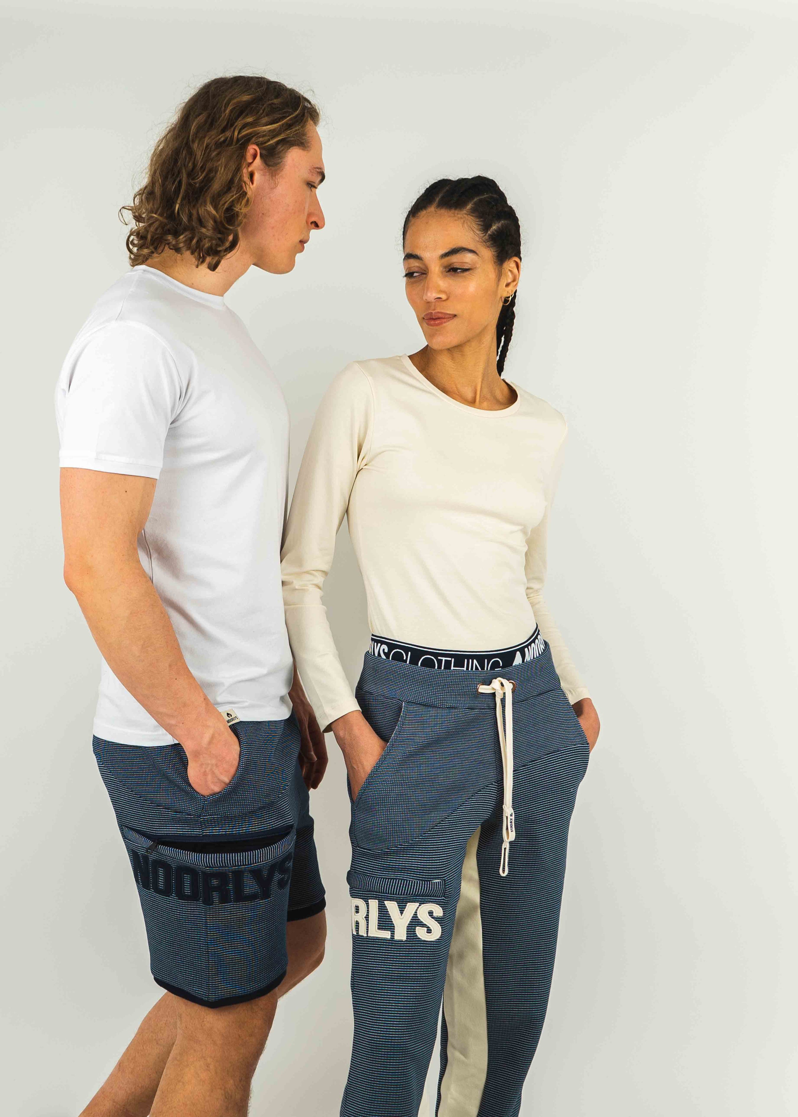 Unser Model Leander ist <strong>190 cm</strong> groß und trägt <strong>Größe L</strong>.#