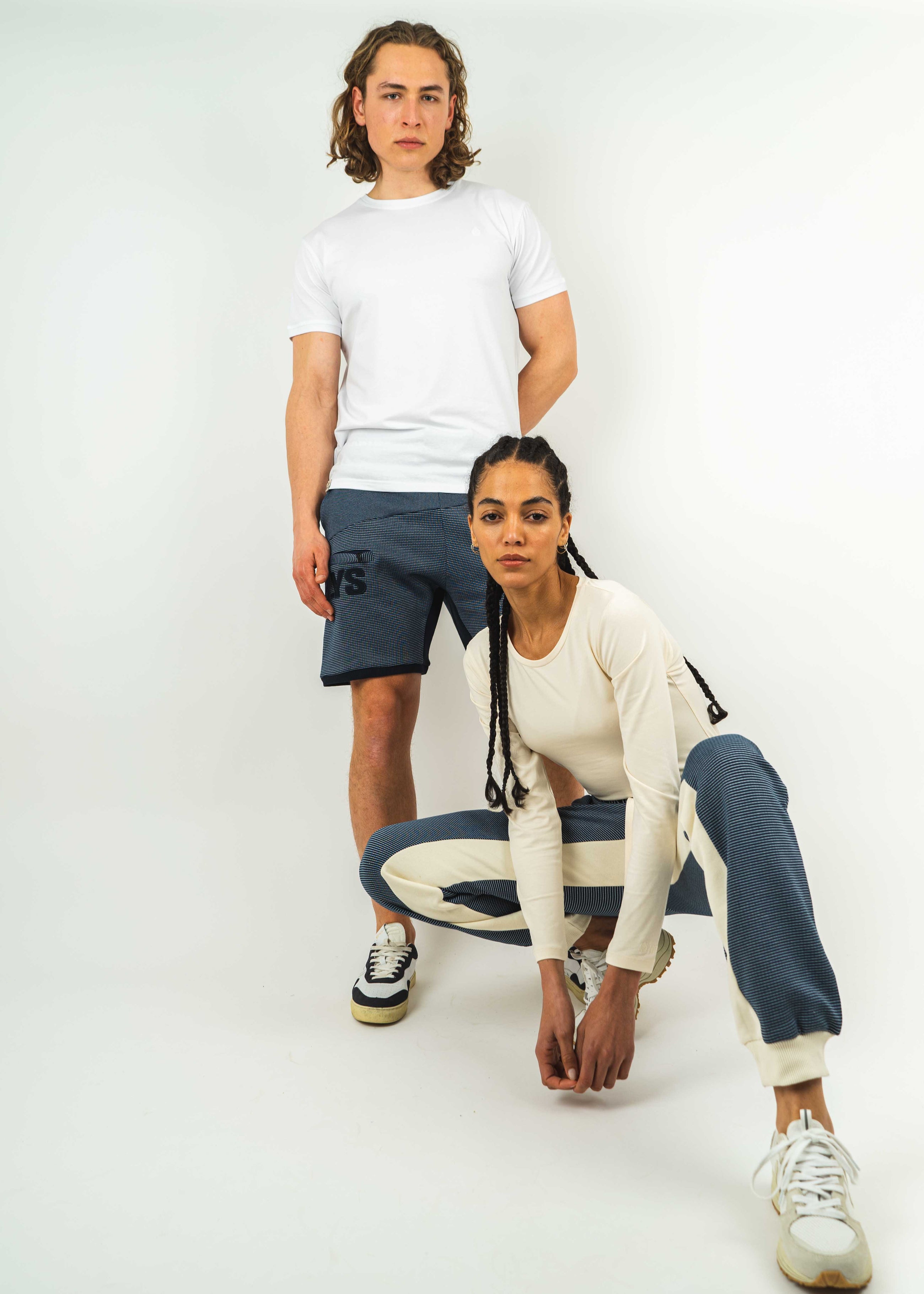 Unser Model Leander ist <strong>190 cm</strong> groß und trägt <strong>Größe L</strong>.#