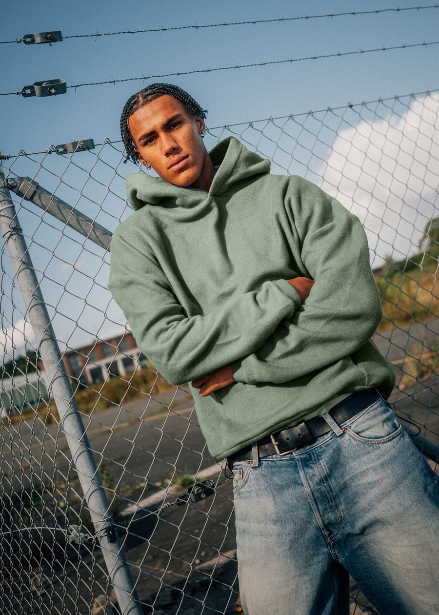 Unser Model CJ ist 187 cm groß und trägt Größe L.#