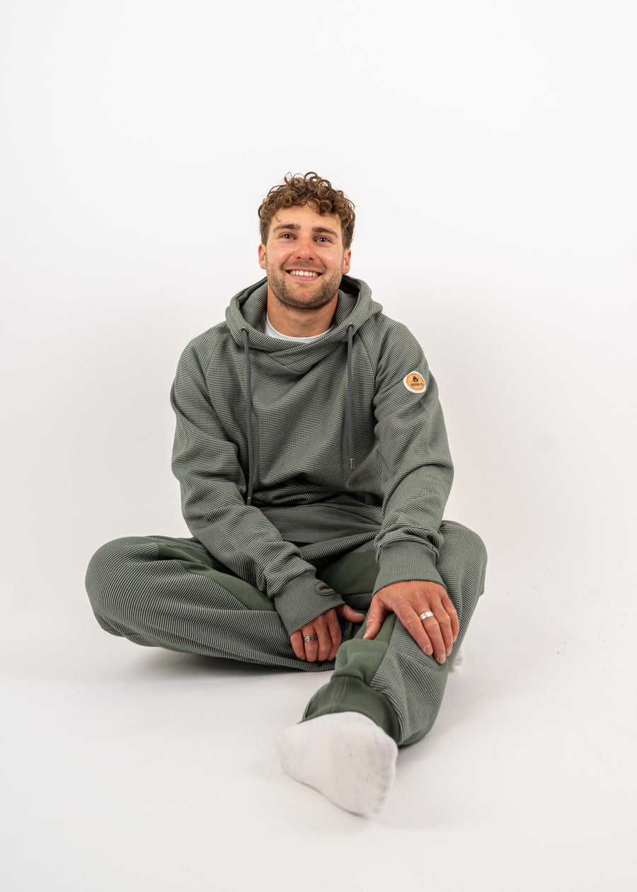 Unser Model Henry ist 178 cm groß und trägt Größe L.#