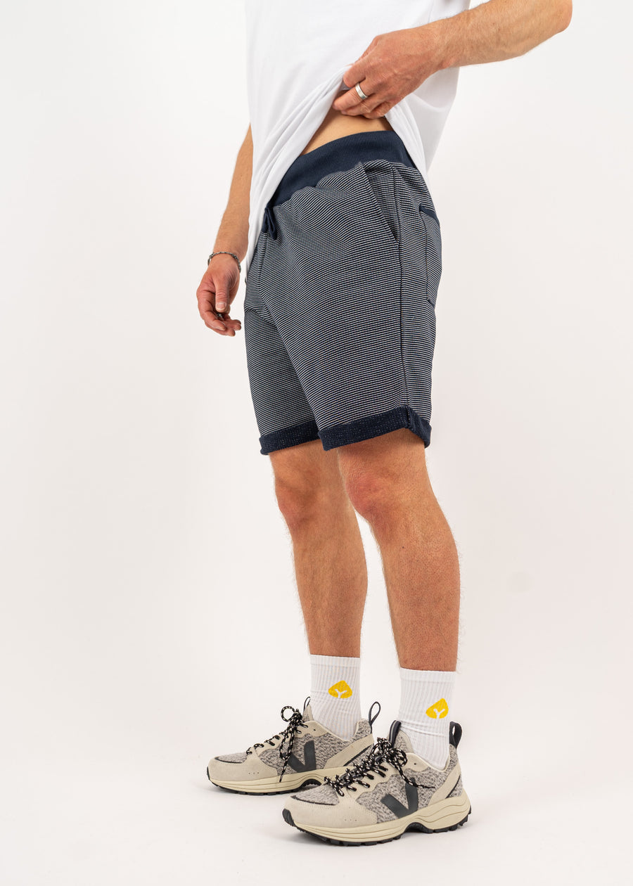 Unser Model Henry ist 178 cm groß und trägt Größe L.#
