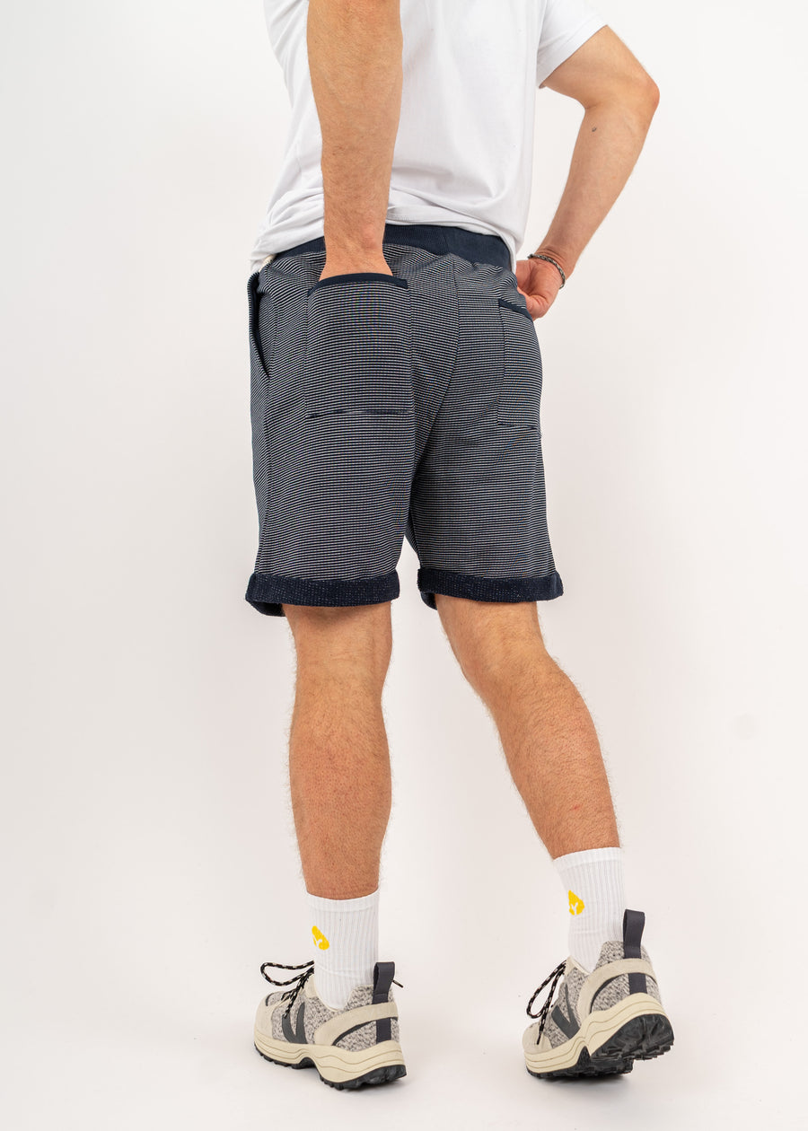 Unser Model Henry ist 178 cm groß und trägt Größe L.#