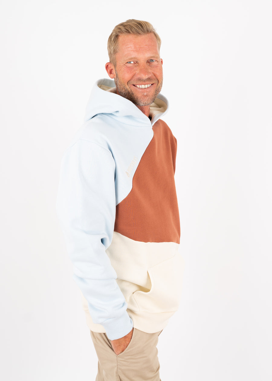 Unser Model ist 175 cm groß und trägt Größe L.#