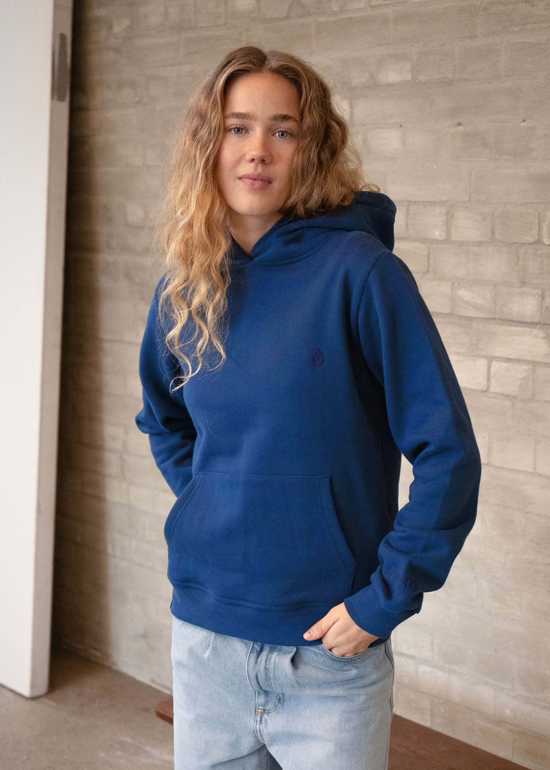 Unser Model Nika ist <strong>175 cm</strong> groß und trägt <strong>Größe S</strong>.#