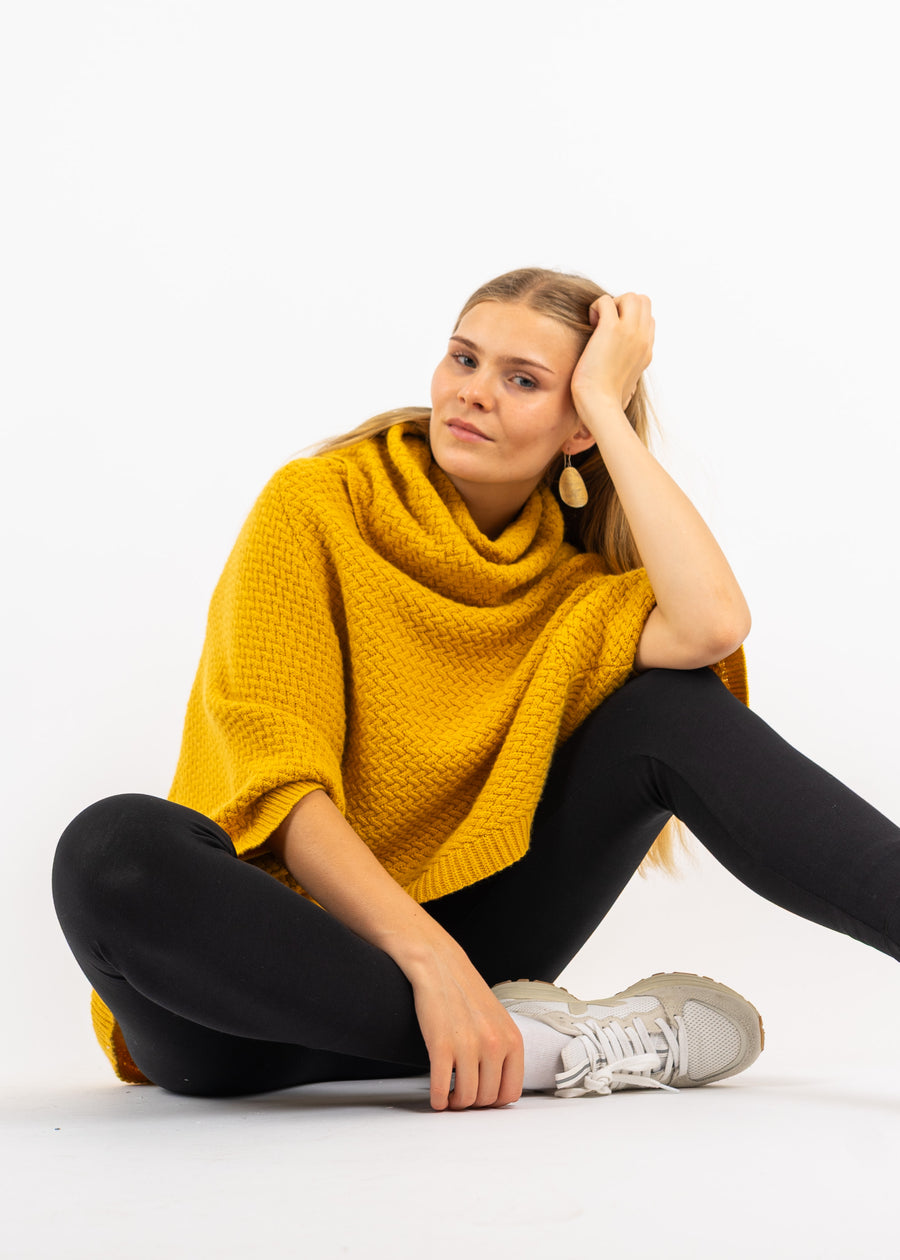 Bündel Poncho MUUS HoneyGold & Leggings GEEV Black
